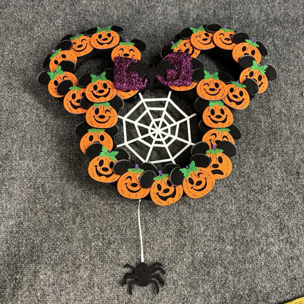 2021 Disney Parks Minnie Mouse Pumpkin Spider Web Halloween Wreath